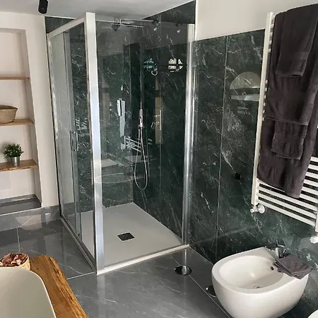 Aurora Luxury Rooms Affittacamere-3